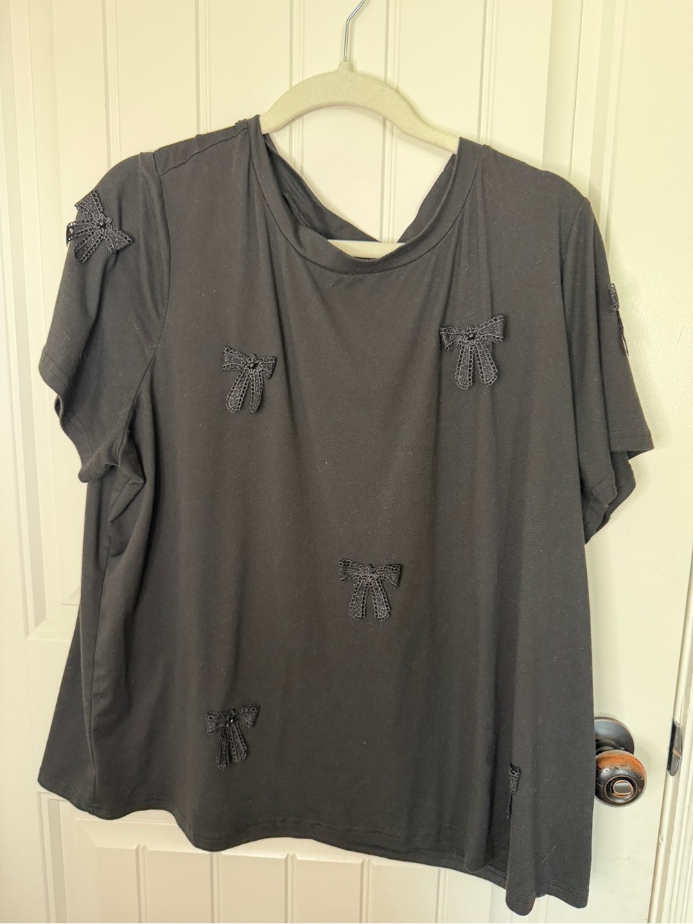 Shein Black Bow Appliqué Short Sleeve Top